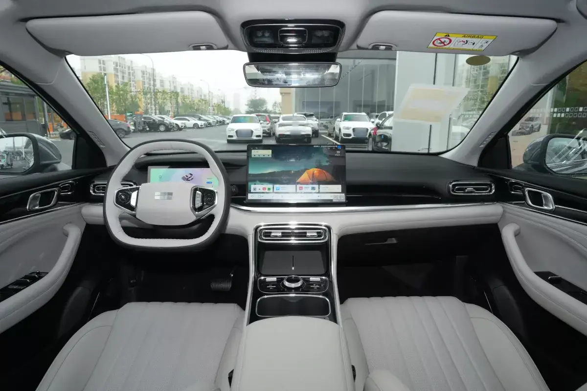 Geely Galaxy Star 6 PHEV салон 8
