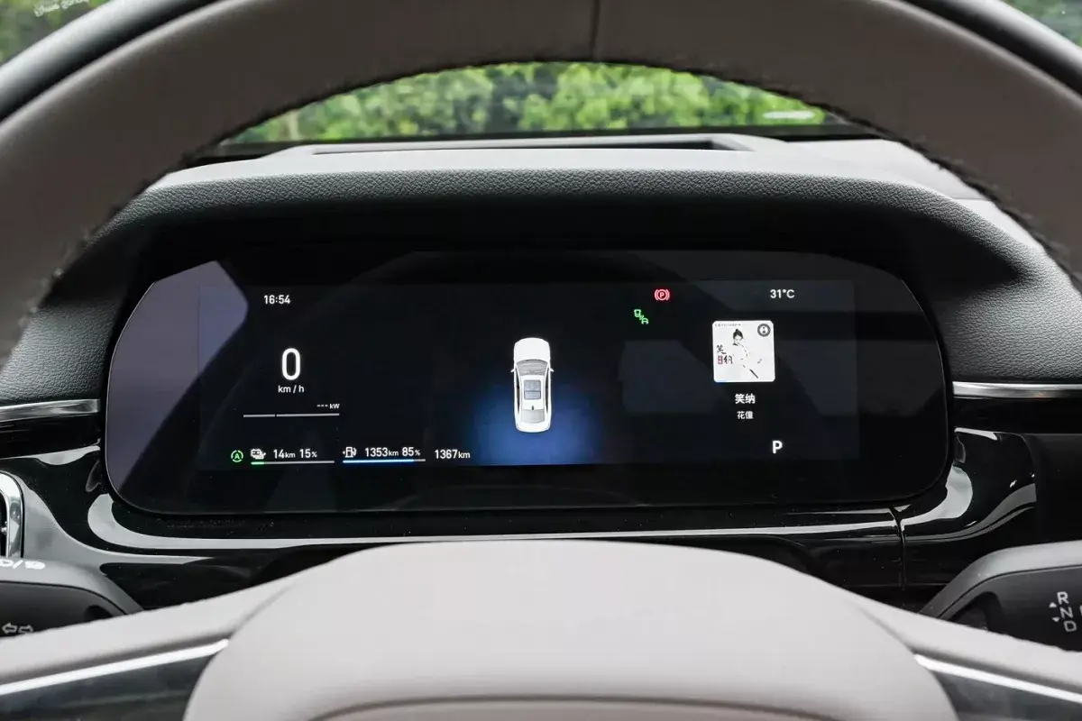 Geely Galaxy Star 7 PHEV салон 2