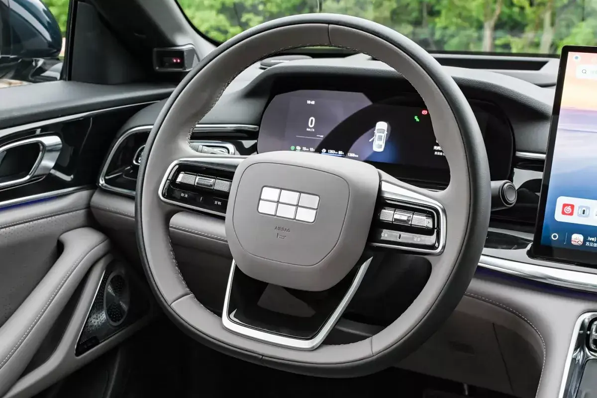 Geely Galaxy Star 7 PHEV салон 3
