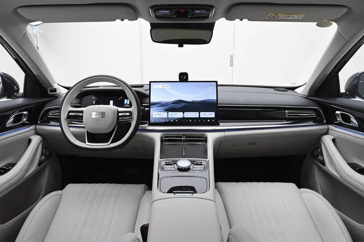 Geely Galaxy Star 7 PHEV салон 8