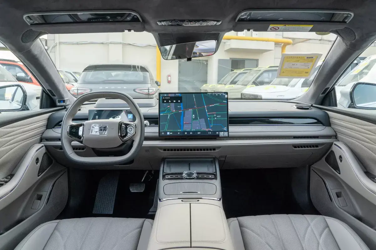 Geely Galaxy Star 8 PHEV салон 1