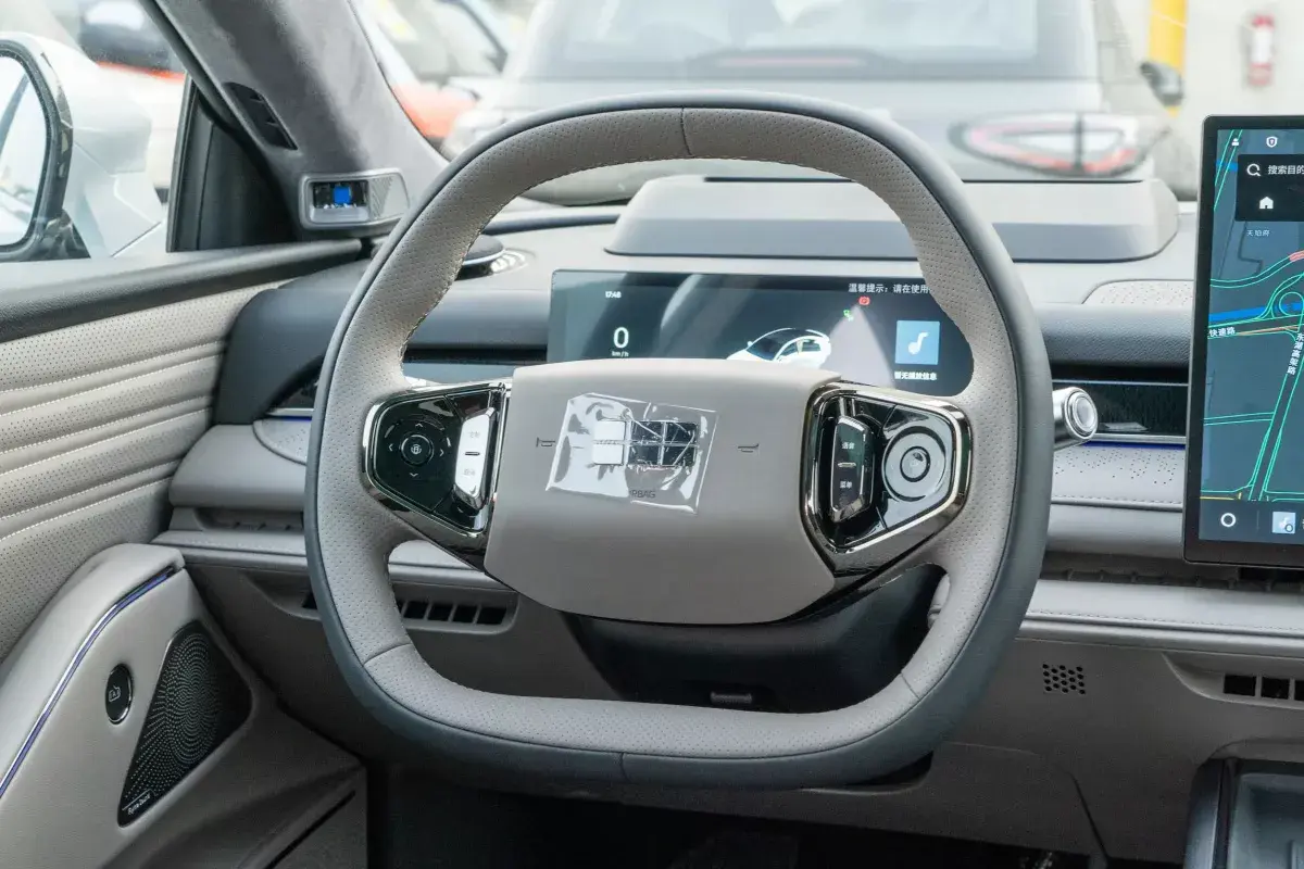 Geely Galaxy Star 8 PHEV салон 3