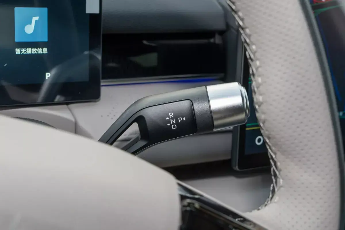 Geely Galaxy Star 8 PHEV салон 4