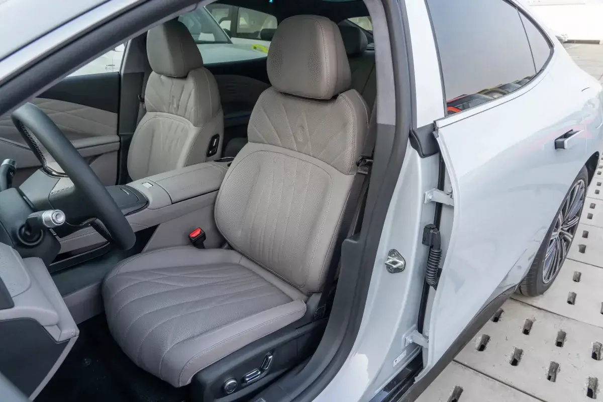 Geely Galaxy Star 8 PHEV салон 6