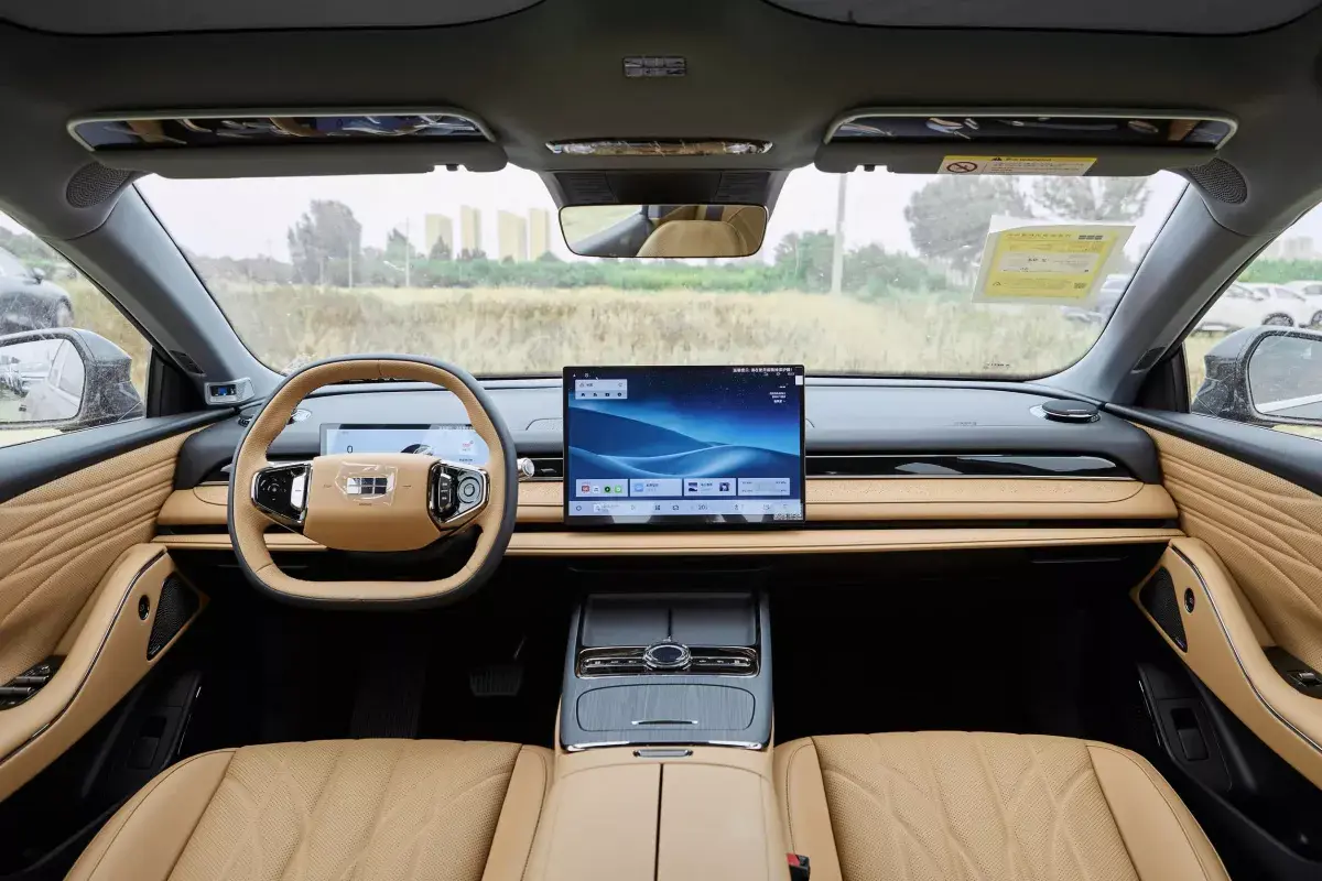 Geely Galaxy Star 8 PHEV салон 7