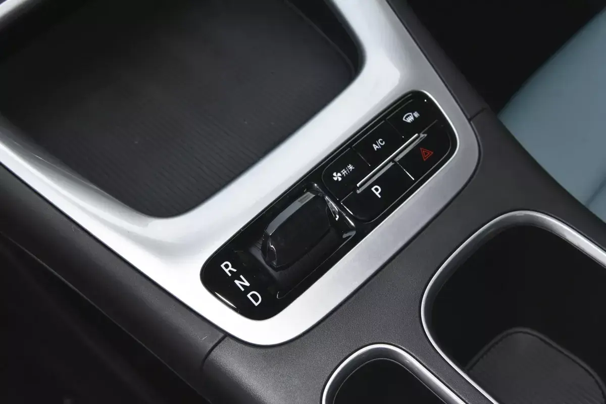 Geely Galaxy Star Wish салон 4