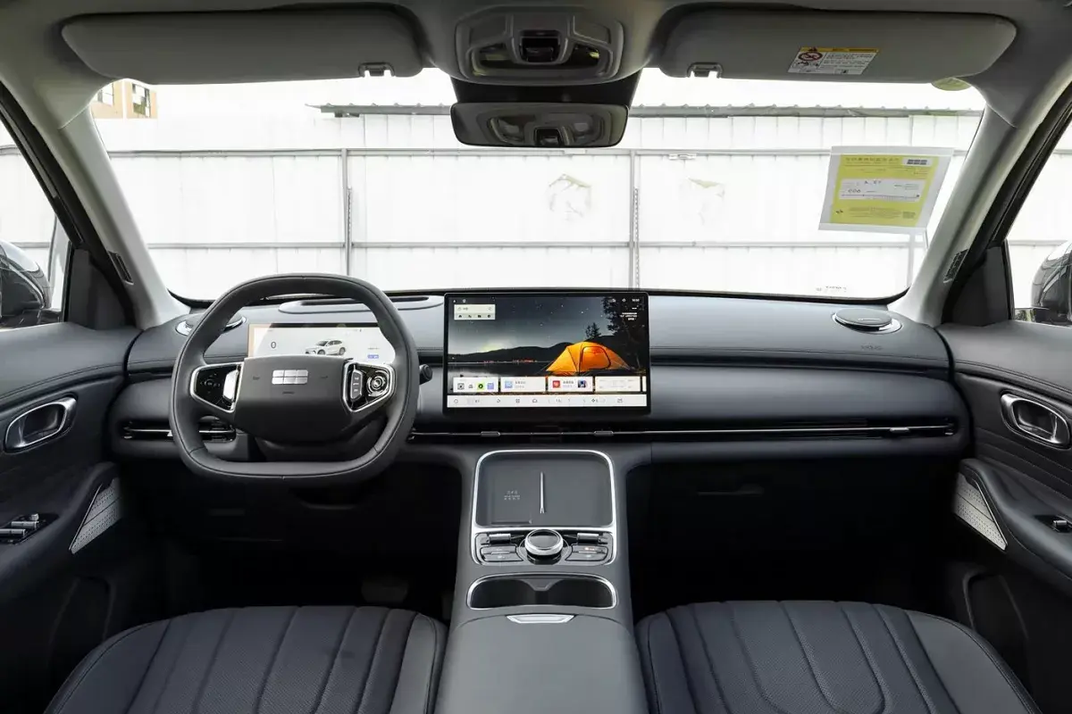 Geely Galaxy Starship 7 EV салон 1