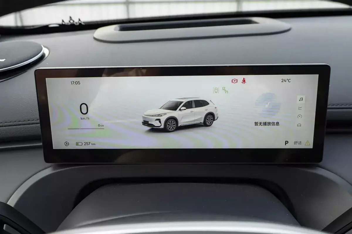 Geely Galaxy Starship 7 EV салон 2
