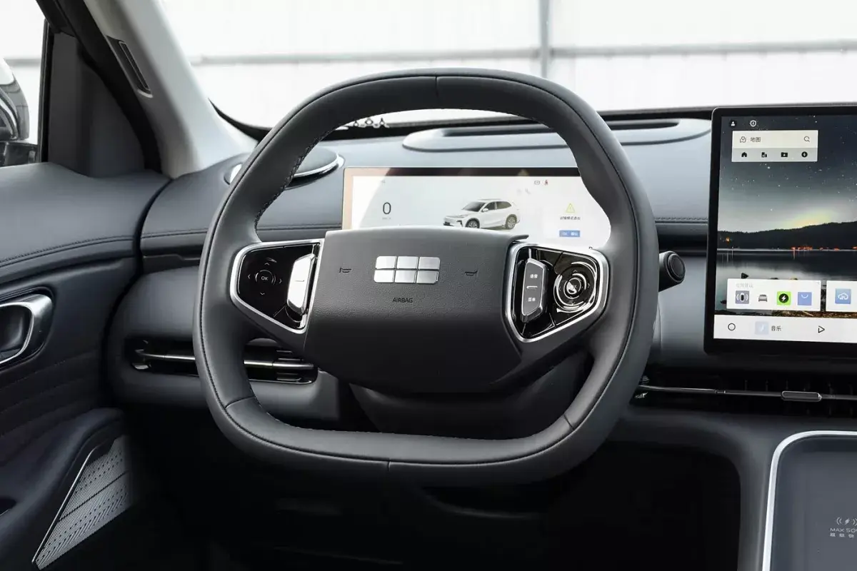 Geely Galaxy Starship 7 EV салон 3