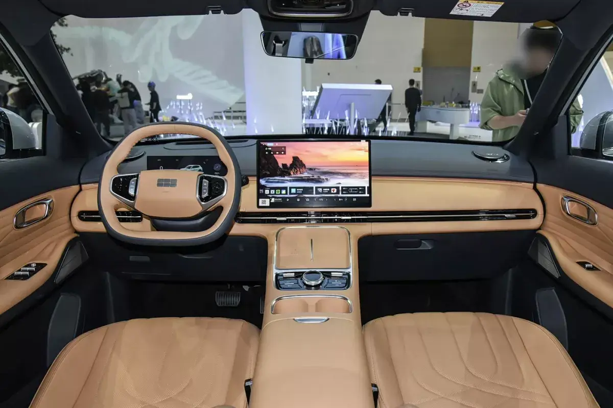 Geely Galaxy Starship 7 EV салон 7