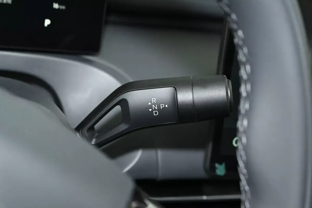Geely Starship 7 EM-i салон 4