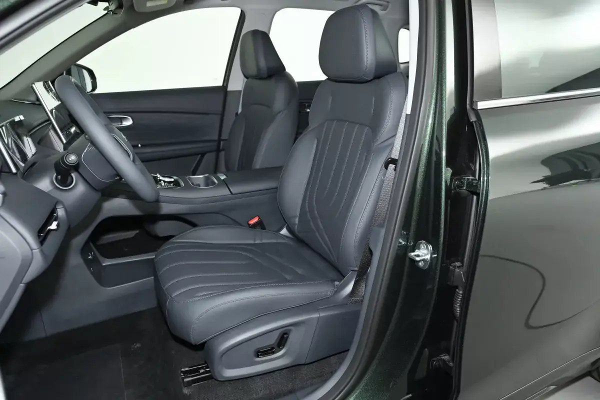 Geely Starship 7 EM-i салон 6