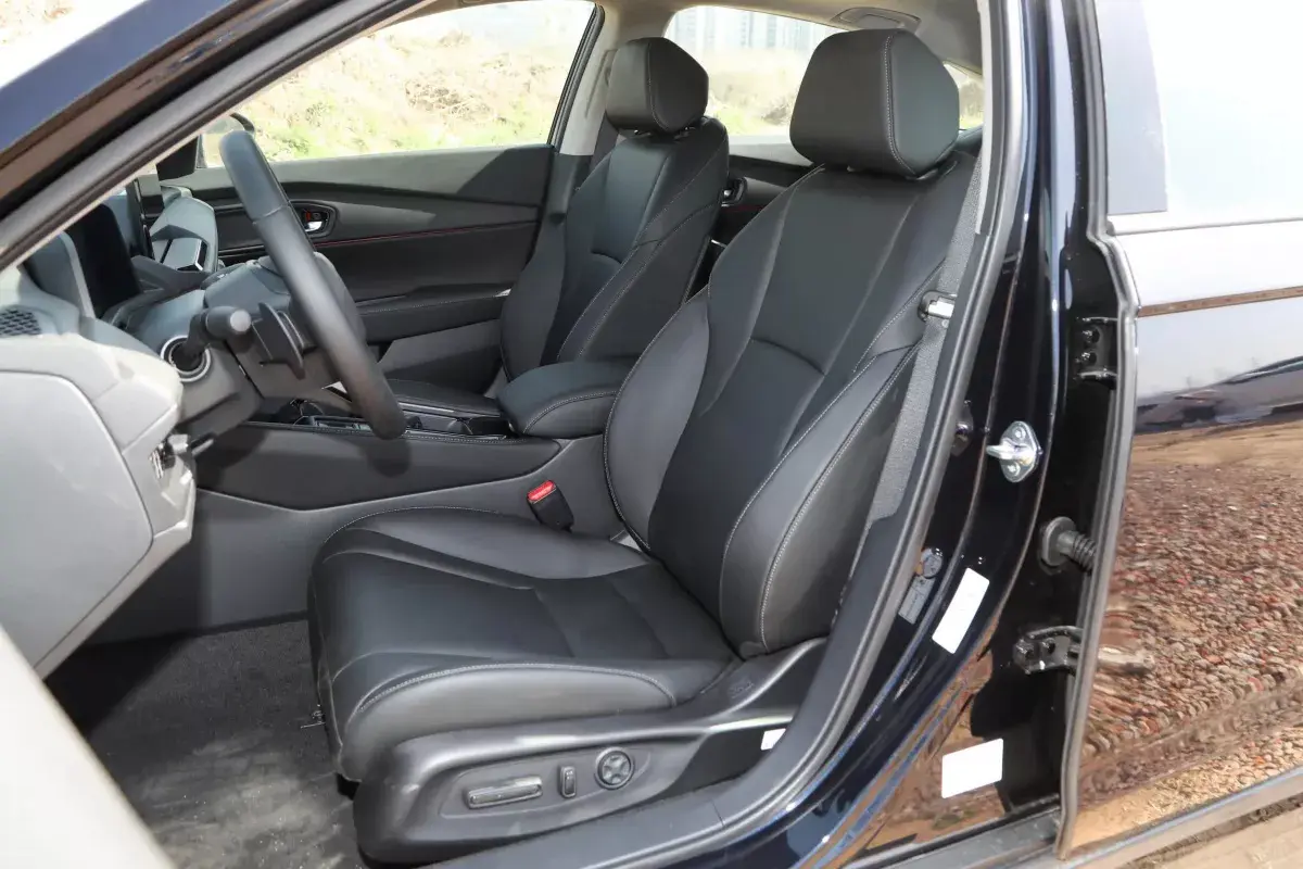 Honda Accord PHEV салон 6