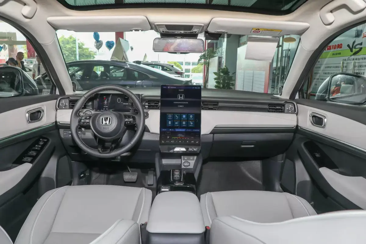Honda e:NP1 салон 1
