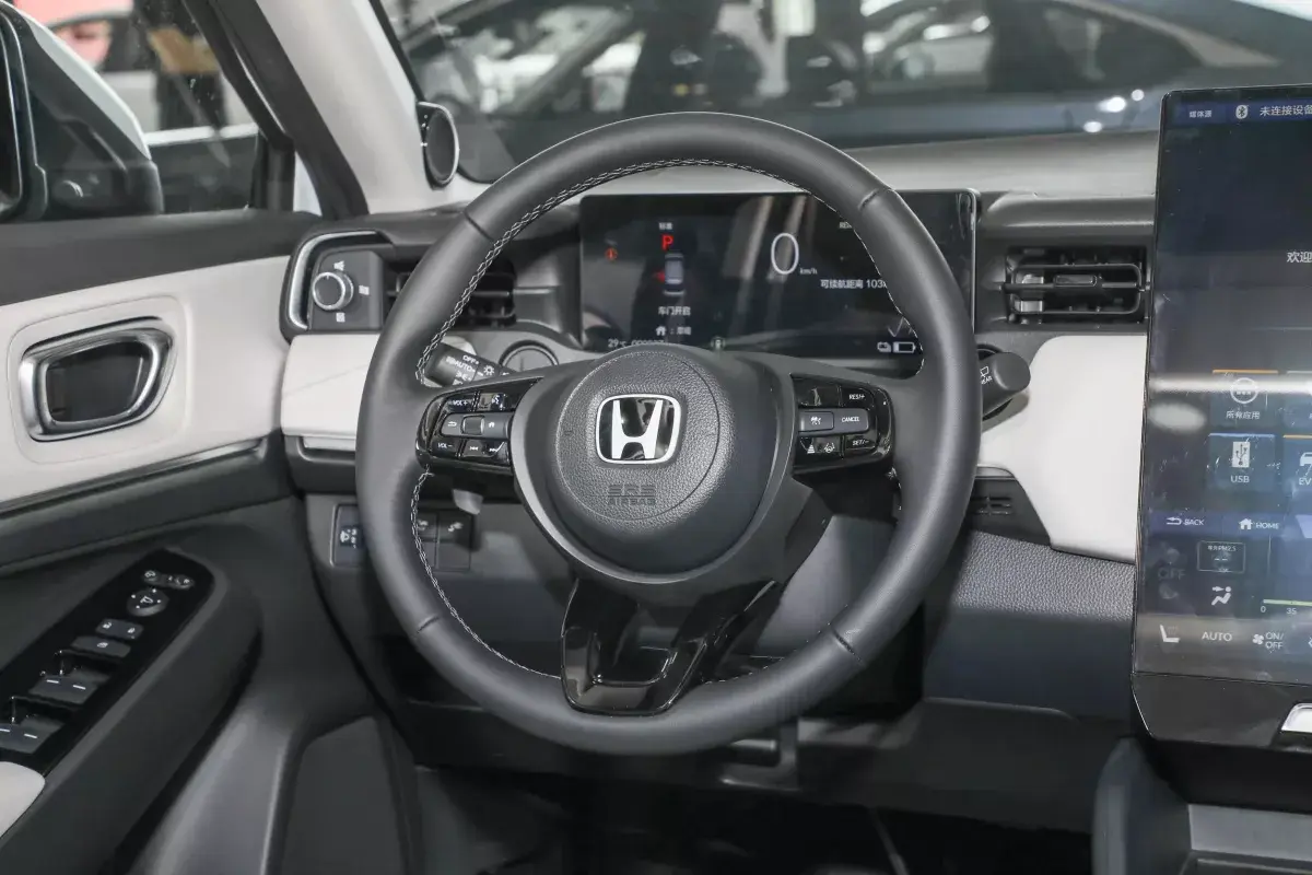 Honda e:NP1 салон 3