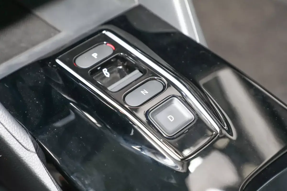 Honda e:NP1 салон 4