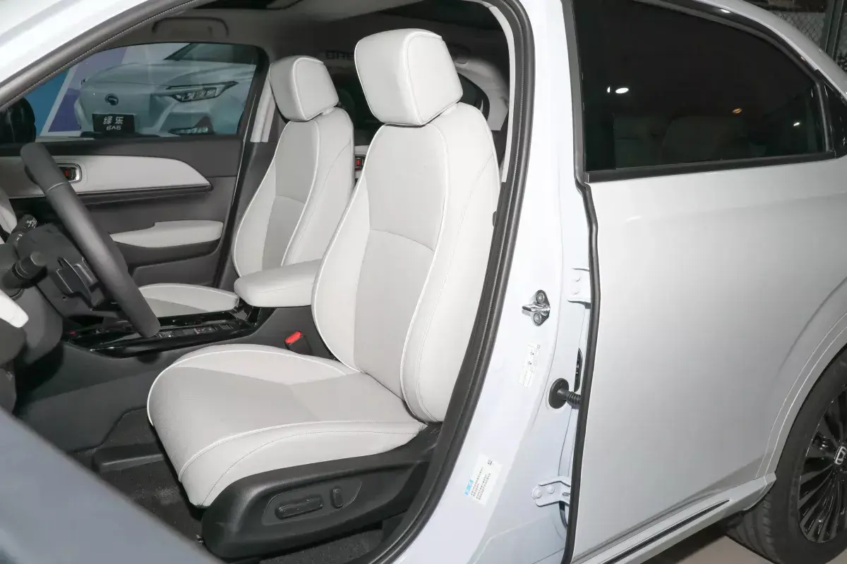 Honda e:NP1 салон 6