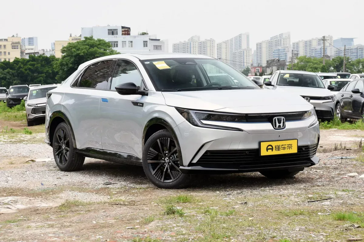 Honda e:NP2 фото 2