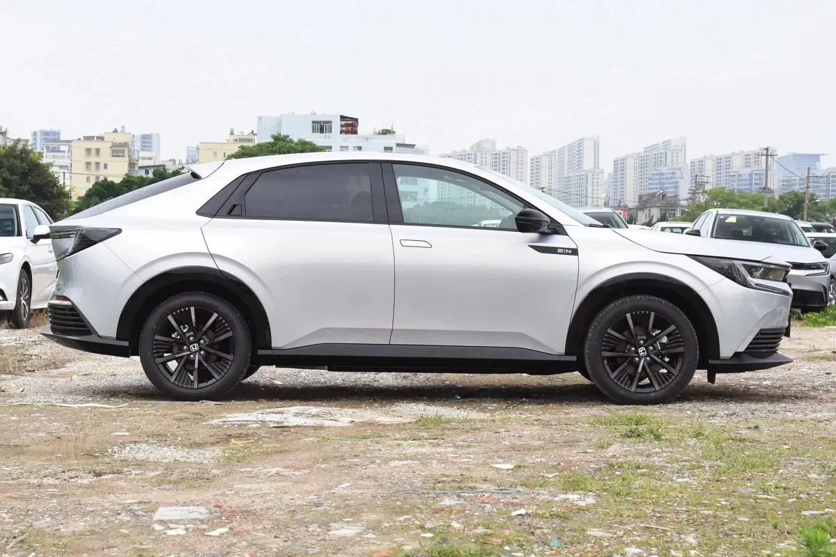 Honda e:NP2 фото 5