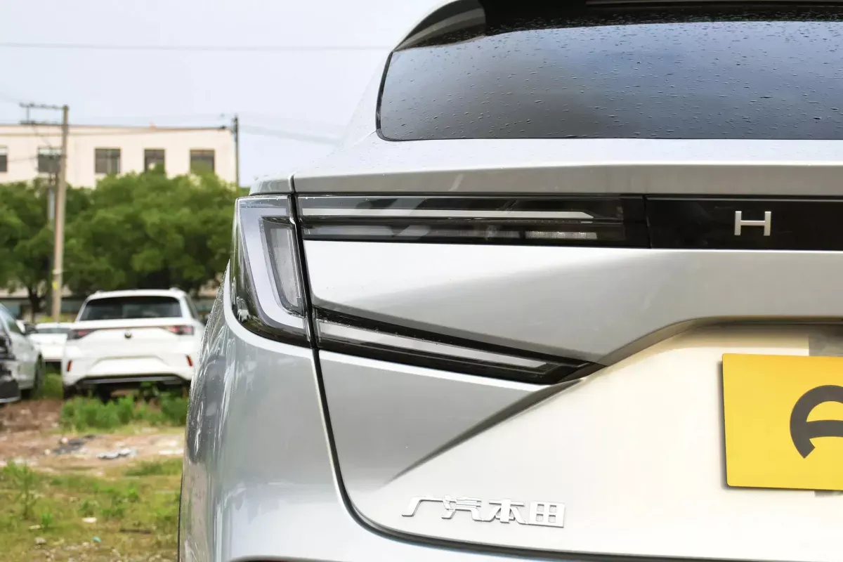 Honda e:NP2 фото 7