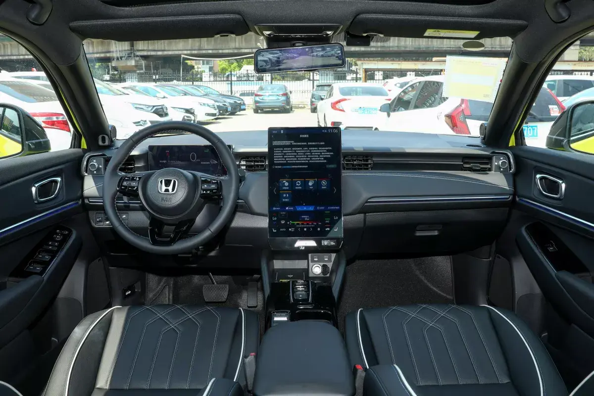 Honda e:NS1 салон 1