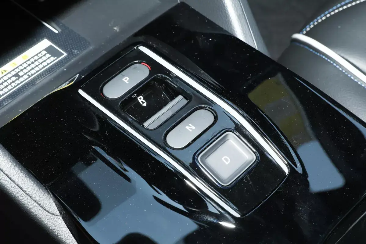 Honda e:NS1 салон 4