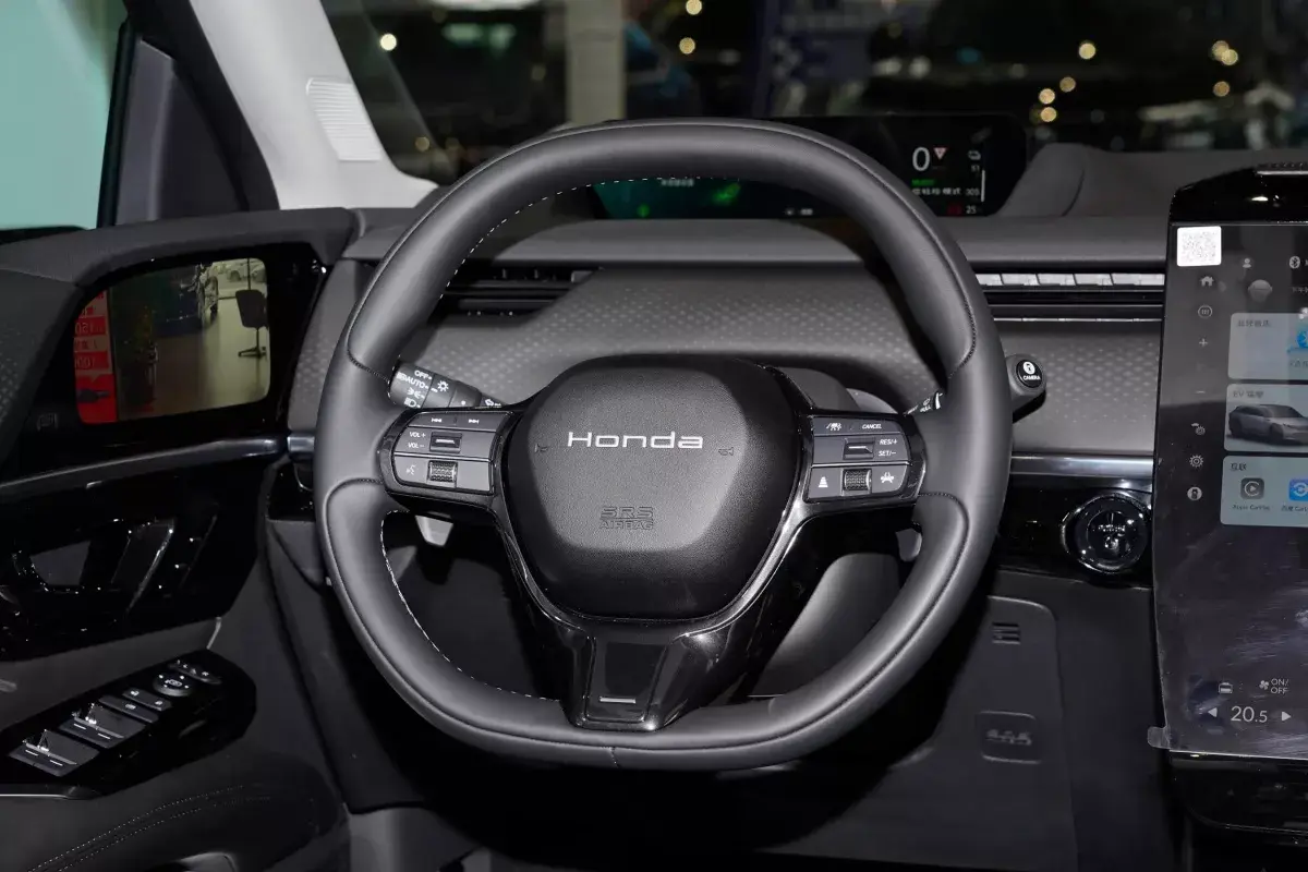 Honda P7 салон 3
