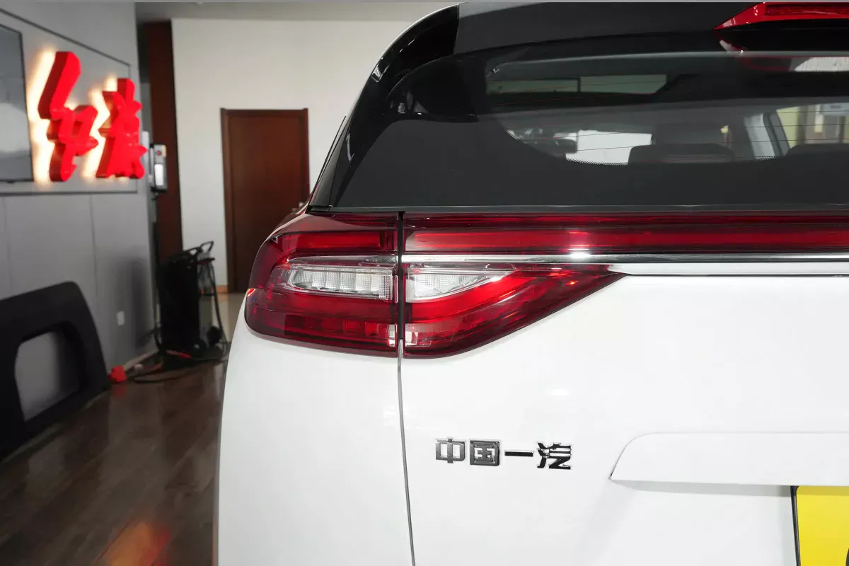 Hongqi E-HS3 фото 6