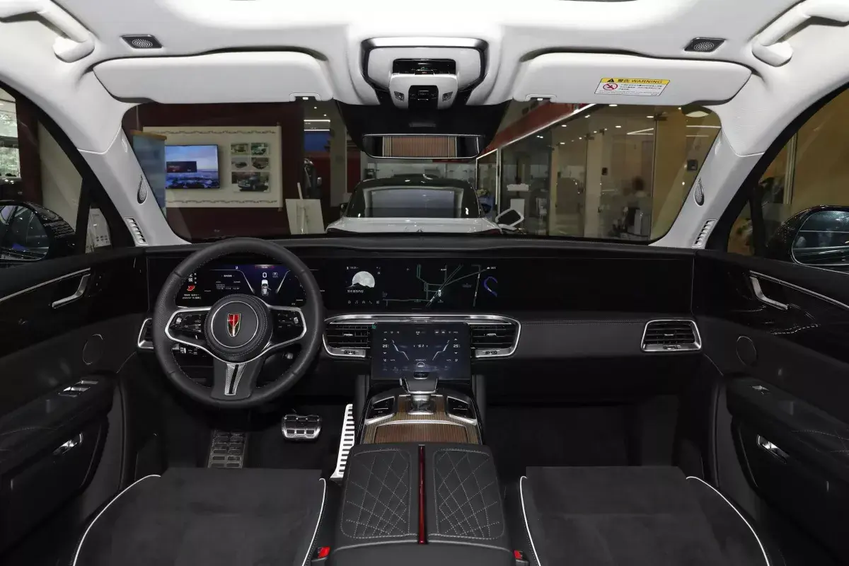 Hongqi E-HS9 салон 1