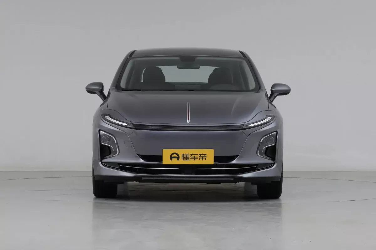 Hongqi E-QM5