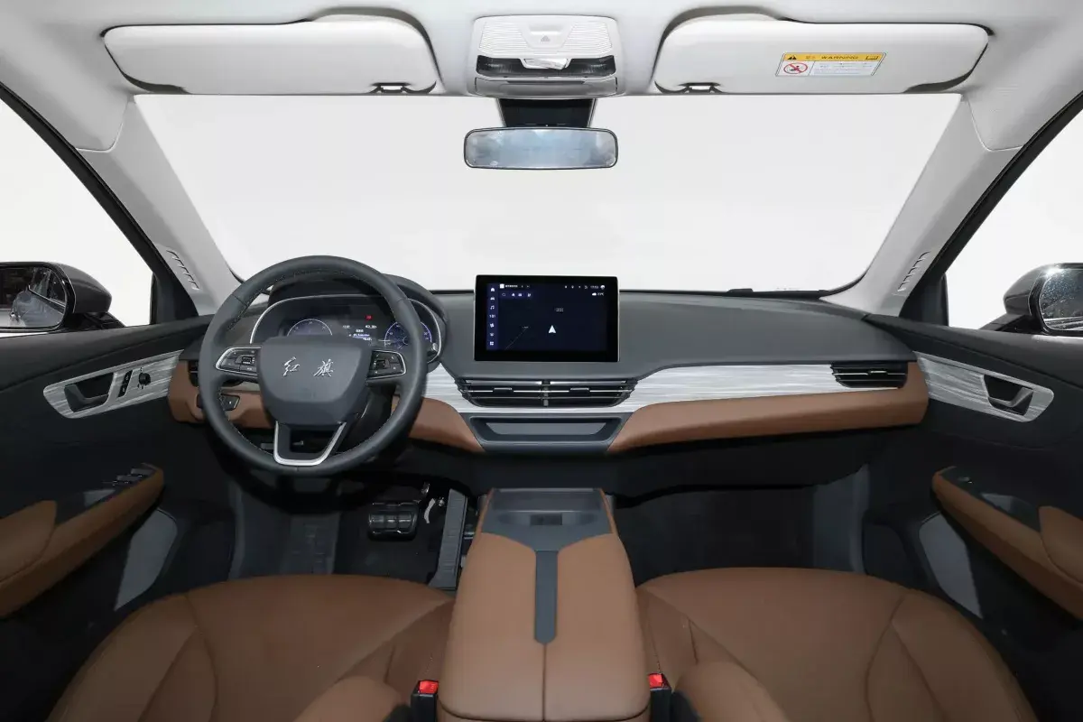 Hongqi E-QM5 салон 7