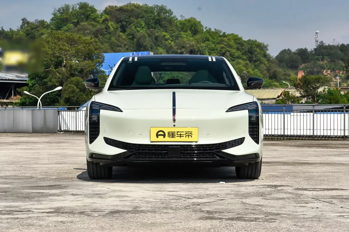 Hongqi EH7