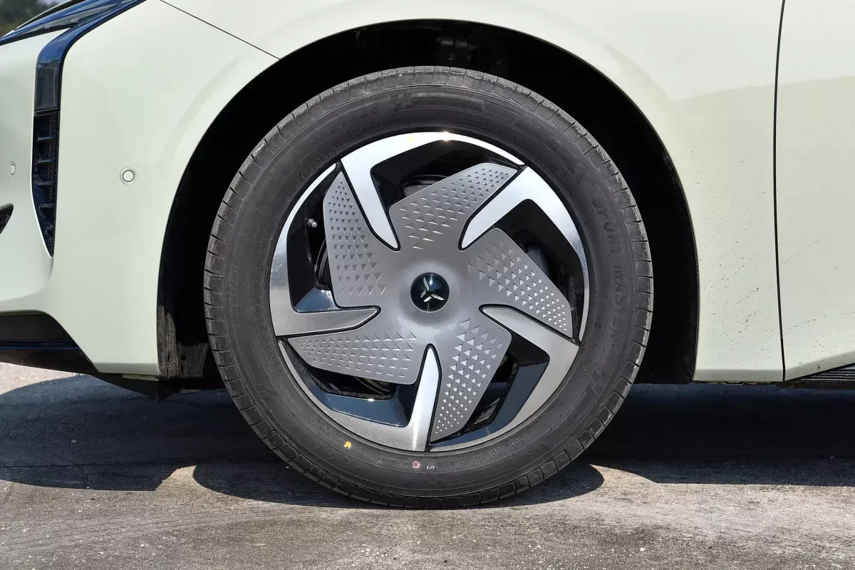 Hongqi EH7 фото 6