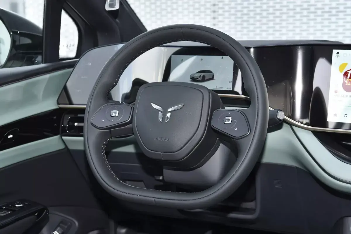 Hongqi EH7 салон 3