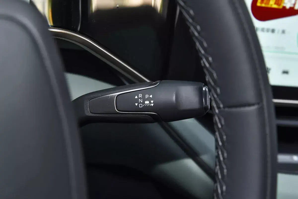 Hongqi EH7 салон 4