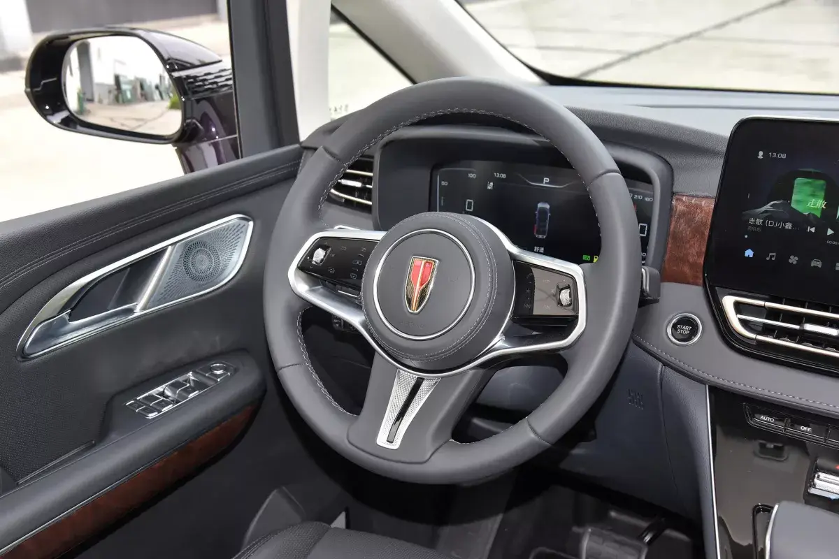 Hongqi HQ9 салон 3