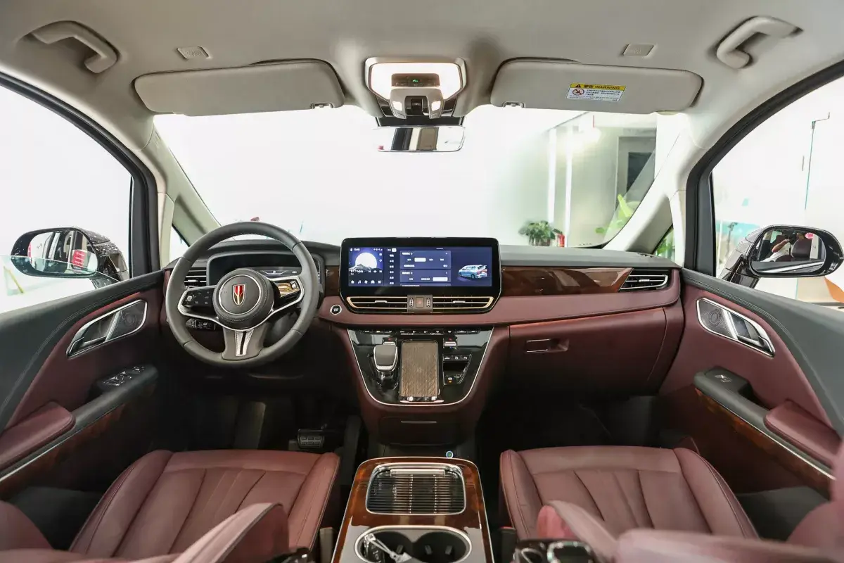 Hongqi HQ9 салон 7