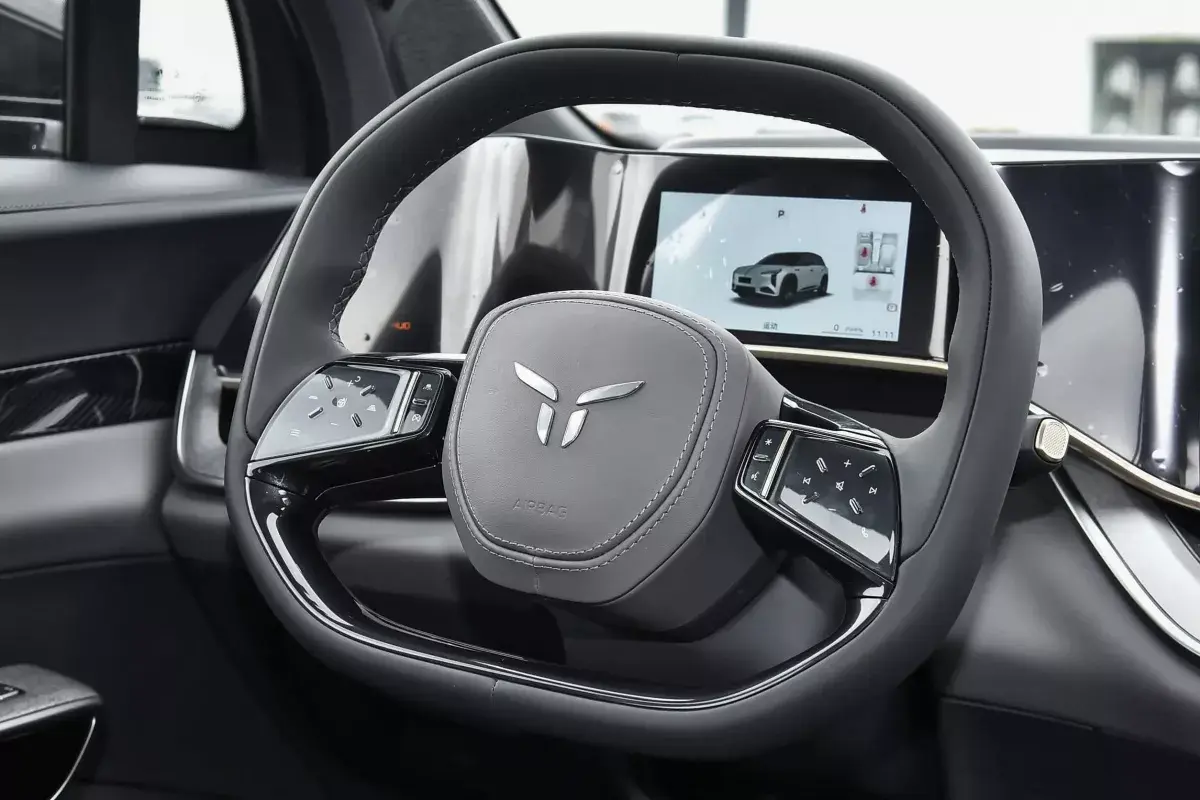 Hongqi Tiangong 08 салон 3