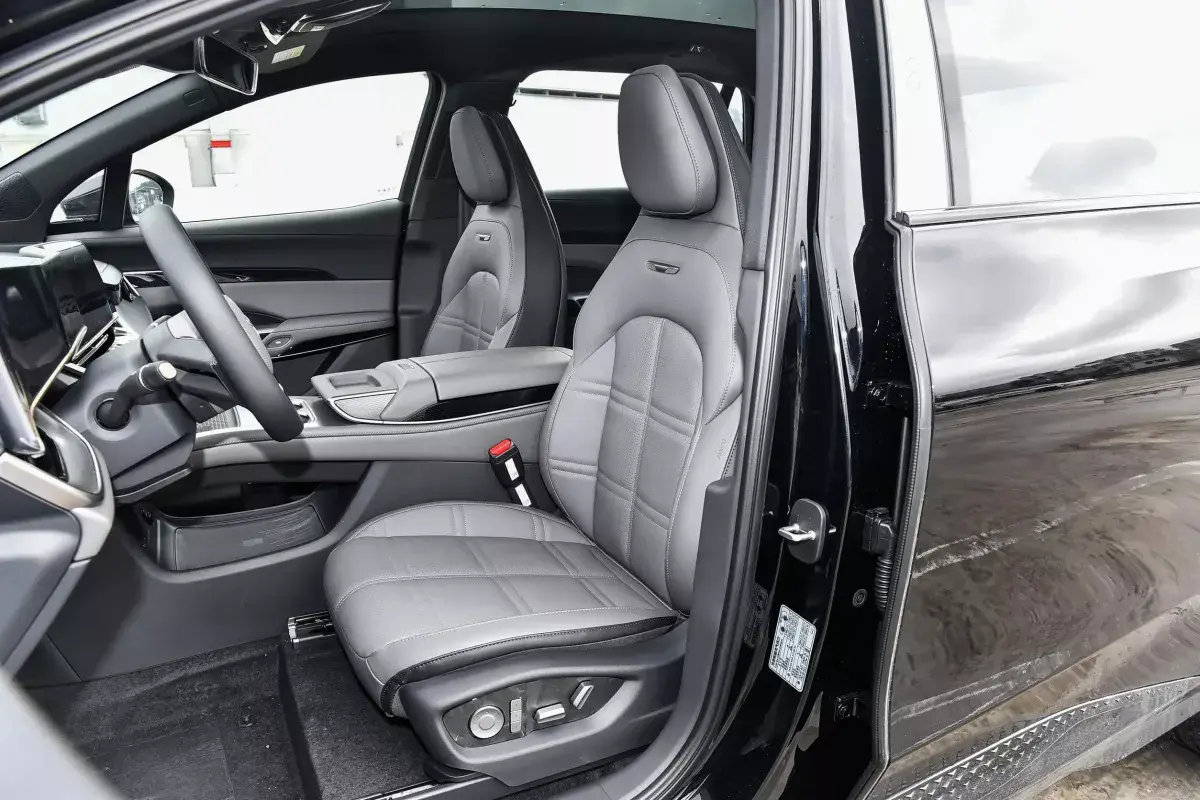 Hongqi Tiangong 08 салон 6