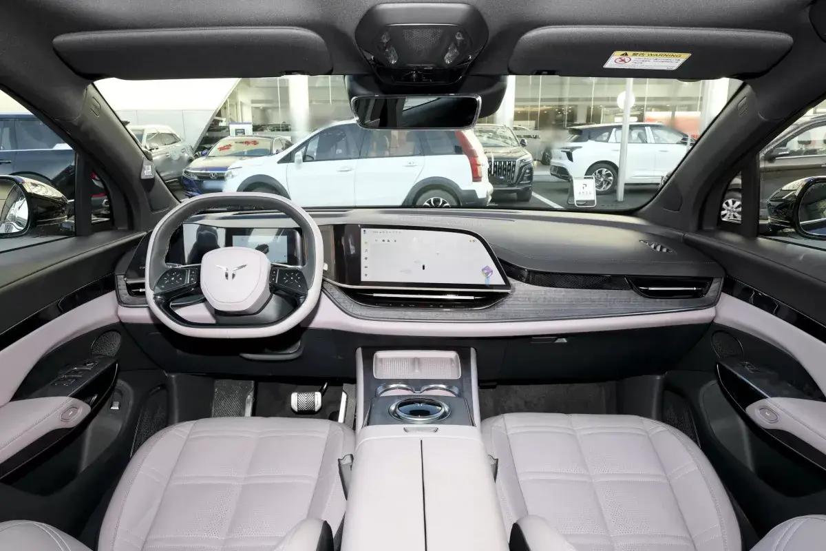 Hongqi Tiangong 08 салон 7