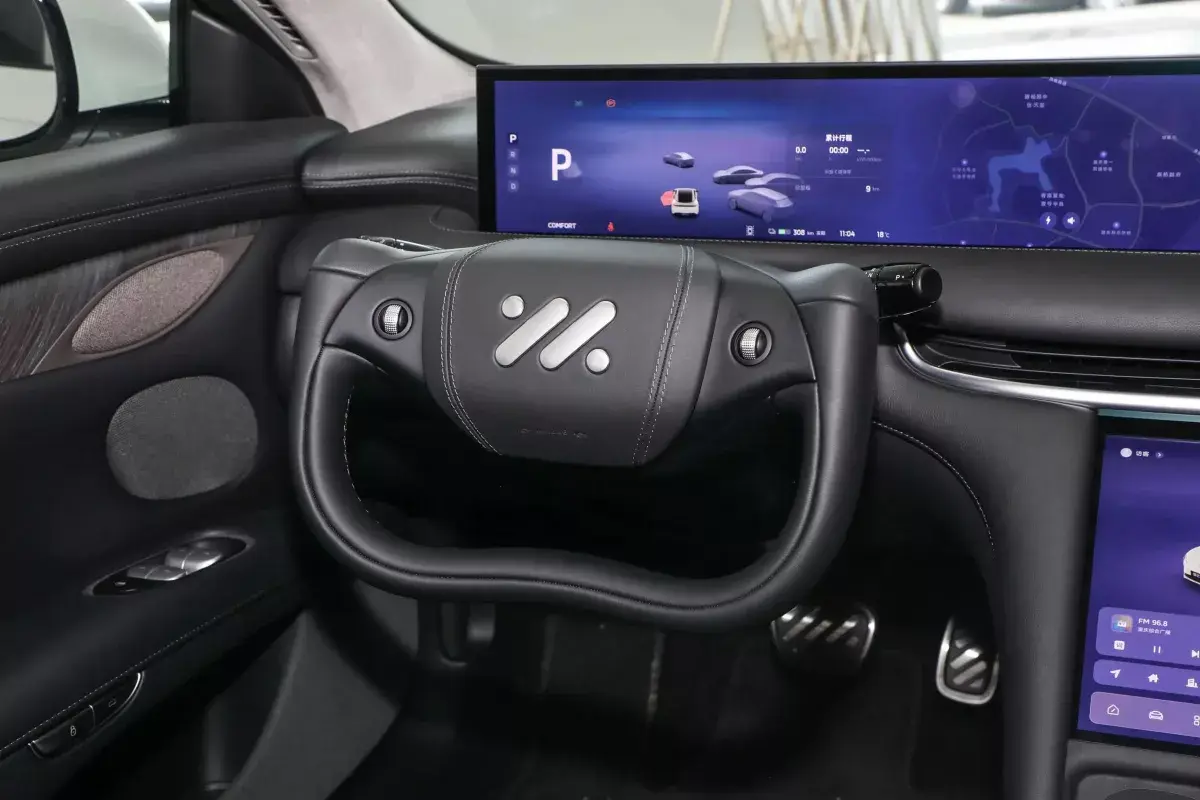 Im Motors L7 салон 3
