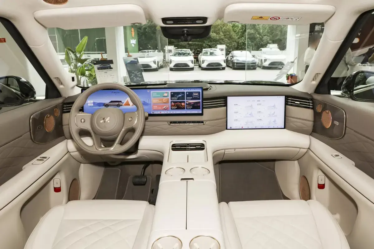 Im Motors LS9 салон 7