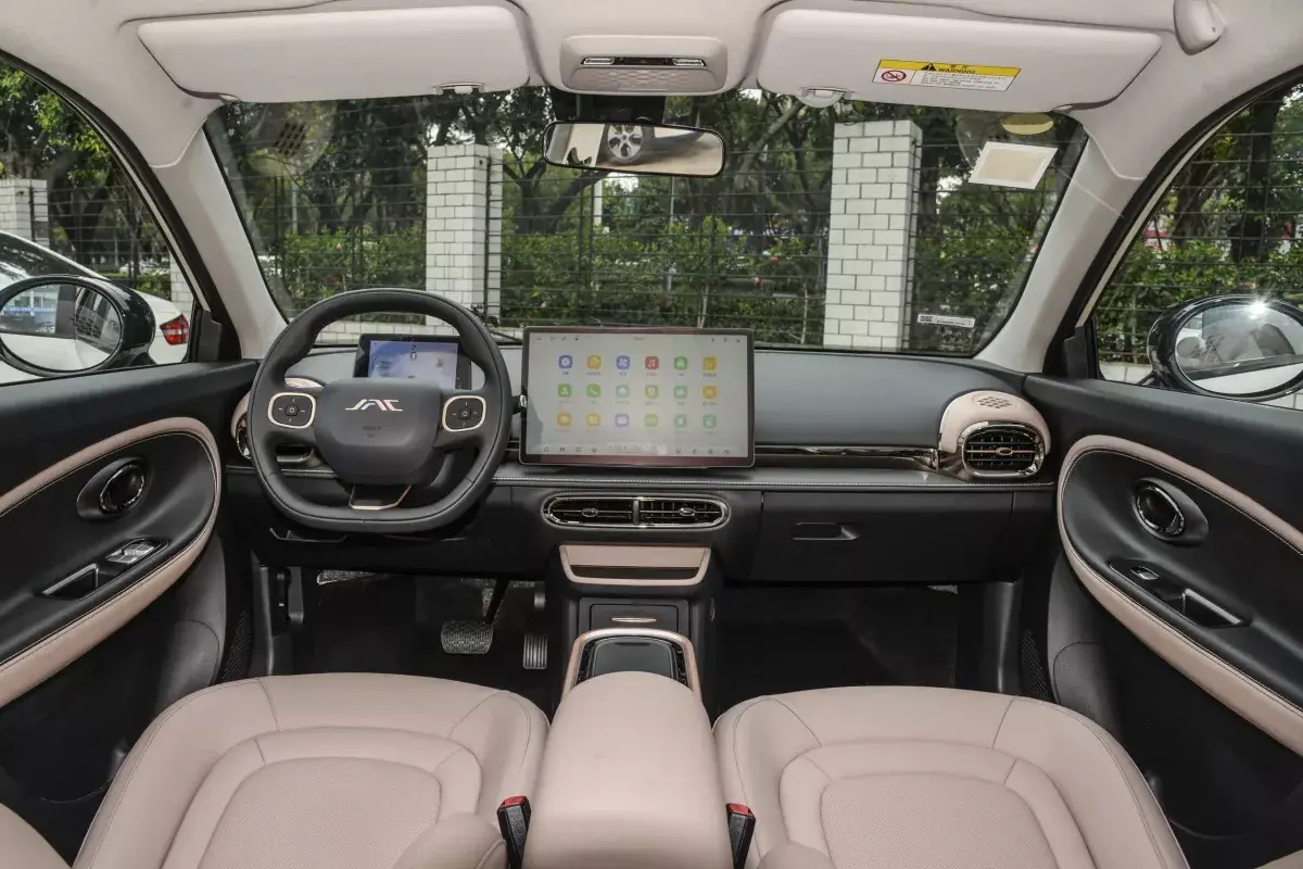 JAC Yttrium 3 салон 1