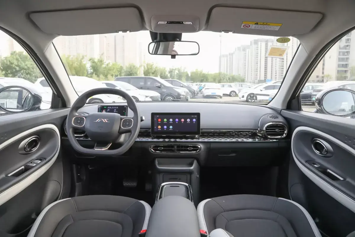 JAC Yttrium 3 салон 10