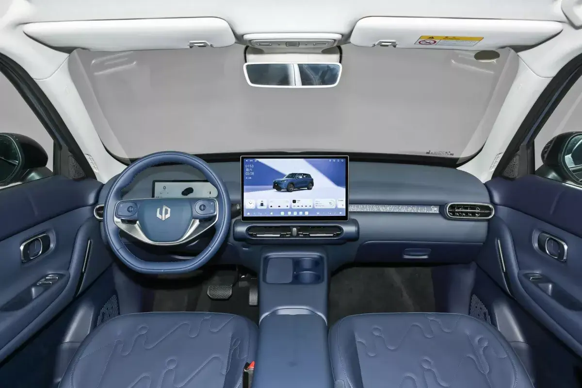Leap Motor A10 салон 1