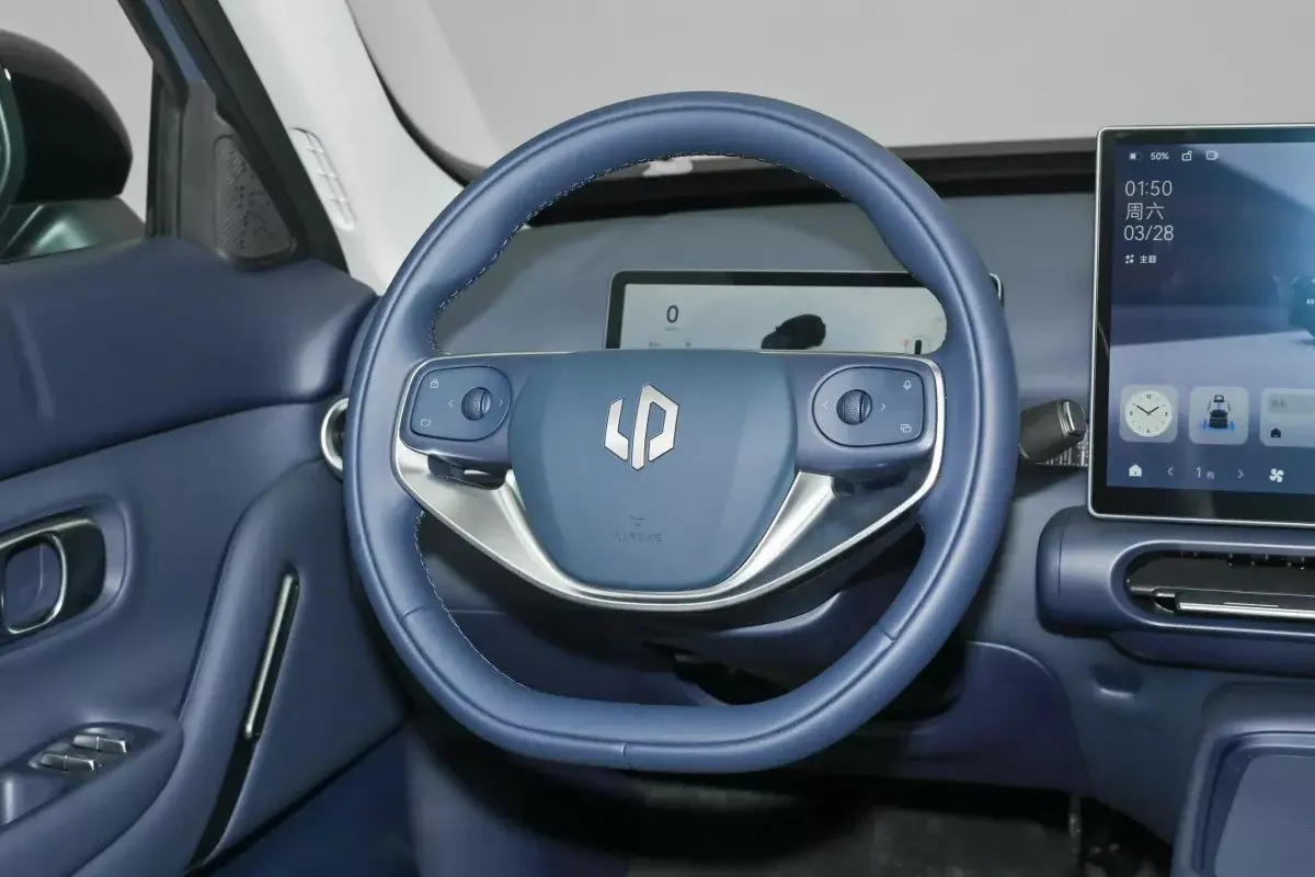 Leap Motor A10 салон 3