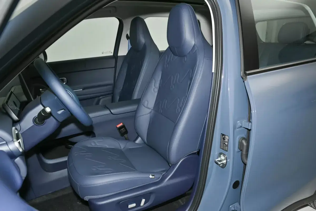 Leap Motor A10 салон 6