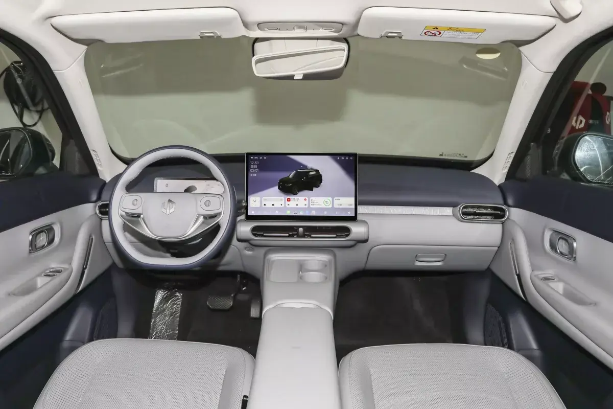 Leap Motor A10 салон 7