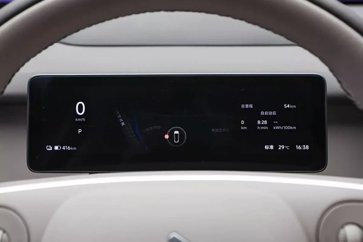 Leap Motor B01 салон 2
