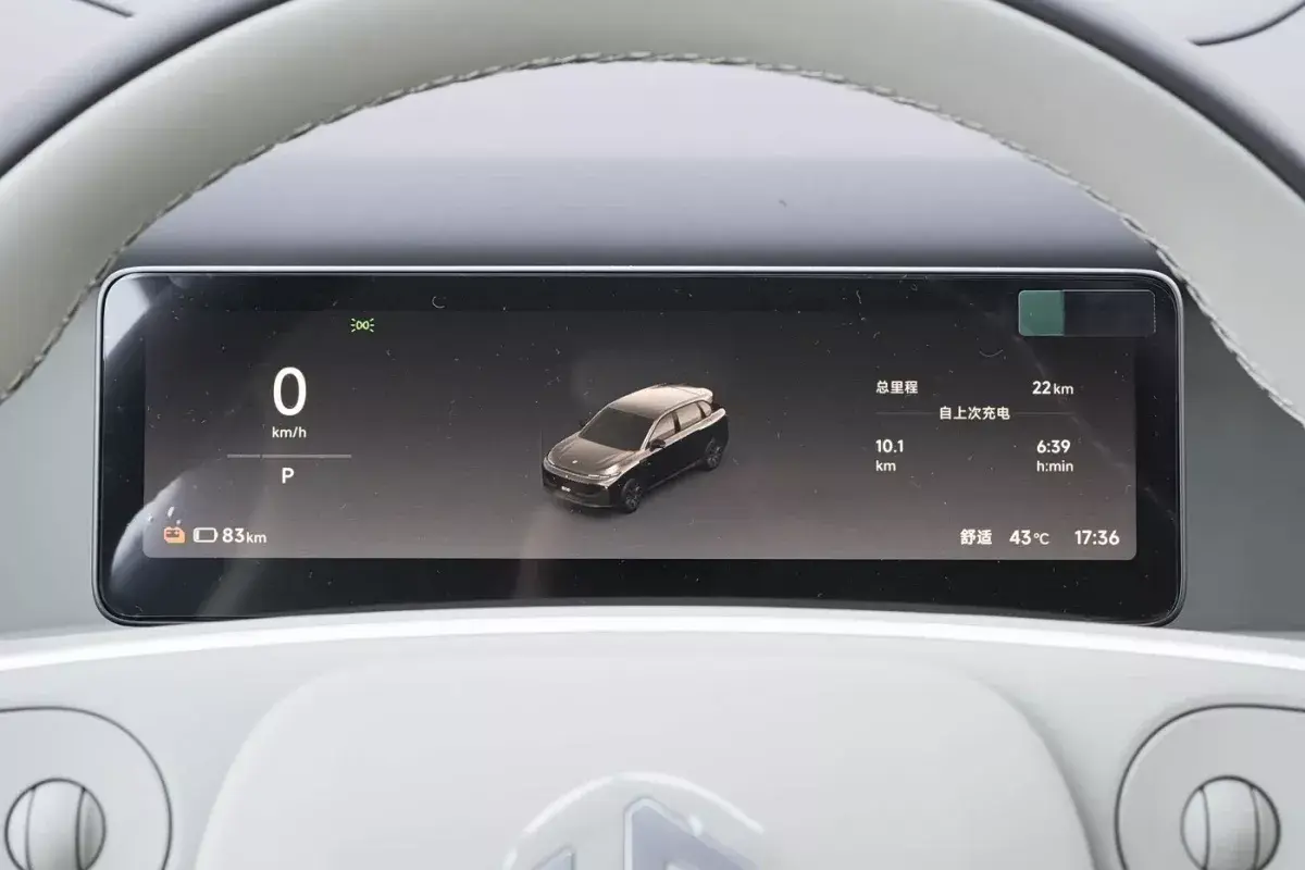 Leap Motor B10 салон 2